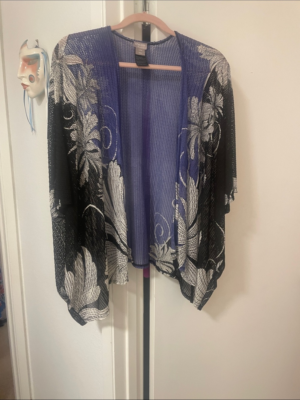 Pretty Chico’s light purple/white /black open-front lightweight floral shrug S/M